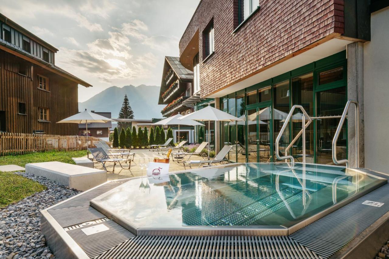 Hirschen Wohlfuehlhotel Schoppernau Esterno foto